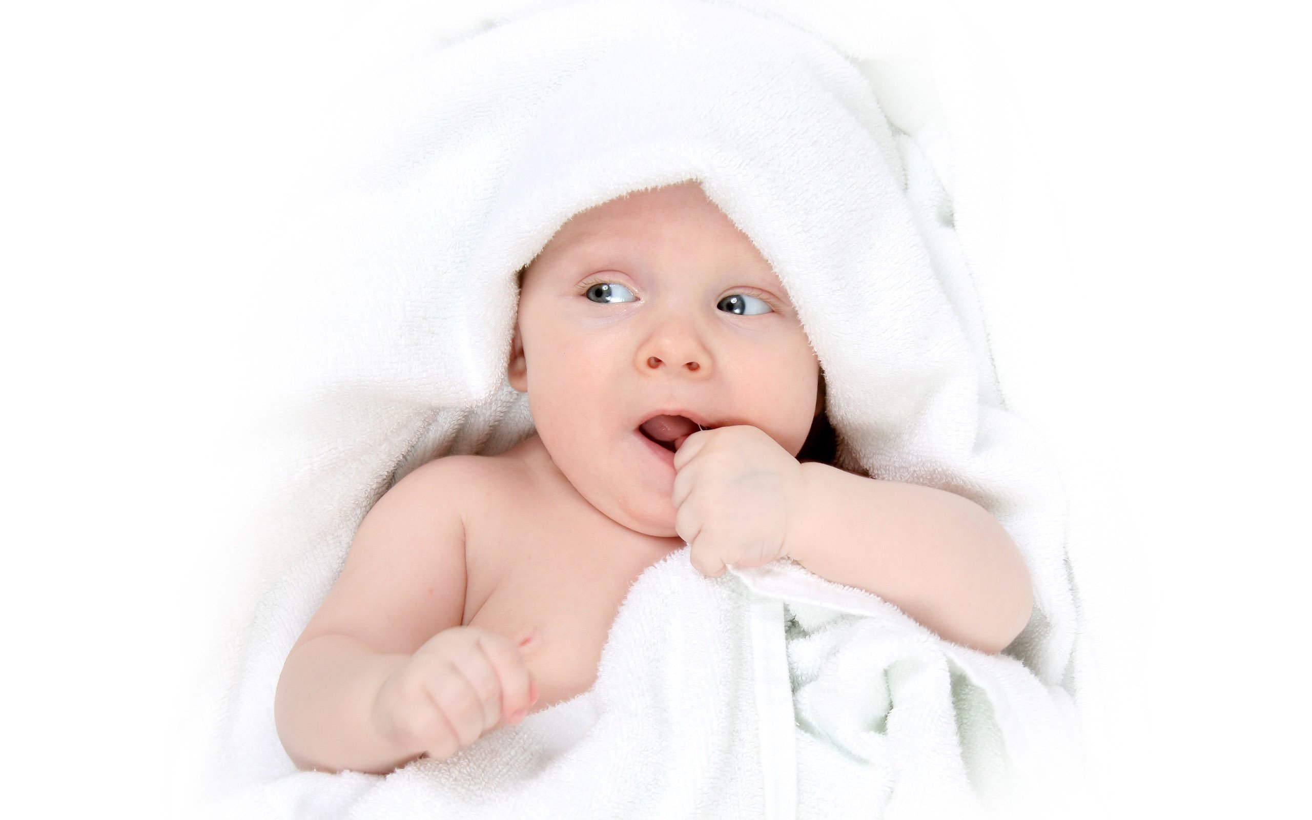 揭阳借卵代生捐卵女孩面对宝宝的耳屎该如何清理？